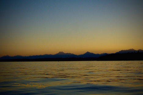 dusk, the Olympic mountains, photo  debiriley.com 